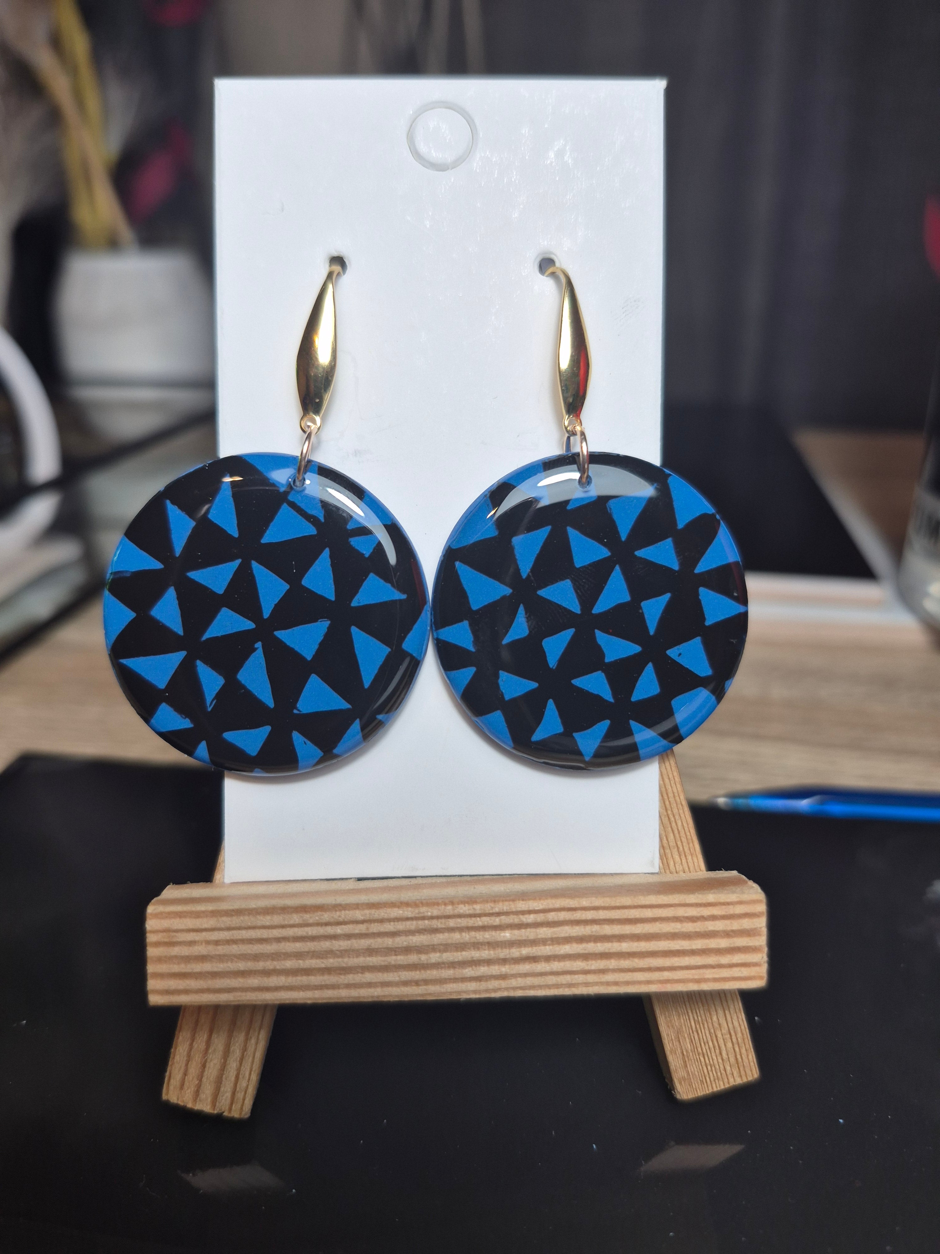 Manulua circle earrings, blue geometric pattern with gold-tone lever hooks.